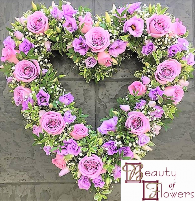 Loose Open Heart - Open Loose Heart is a design made using only the very best stems available.
Created by our skilled and fully qualified florists in store.