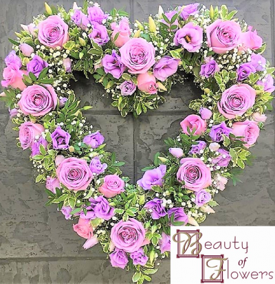 Loose Open Heart - Open Loose Heart is a design made using only the very best stems available.
Created by our skilled and fully qualified florists in store.