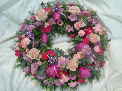 Wreath S053 - Wreath of flowers for a funeral in Derby or Derbyshire by Beauty of Flowers