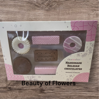 Handmade Milk and White Belgian Chocolate Biscuits - Handmade Milk and White Belgian Chocolate Biscuits made by Choc on Choc.
Weight 110g
Best before Feb 2026
Allergy Advice contains Milk and Soya