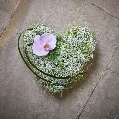 Gypsophila Heart - This beautiful and striking Gypsophila Heart comes in three different sizes. 12", 14" and 16". The spray on the heart can be changed to any flowers and colours of your choice.